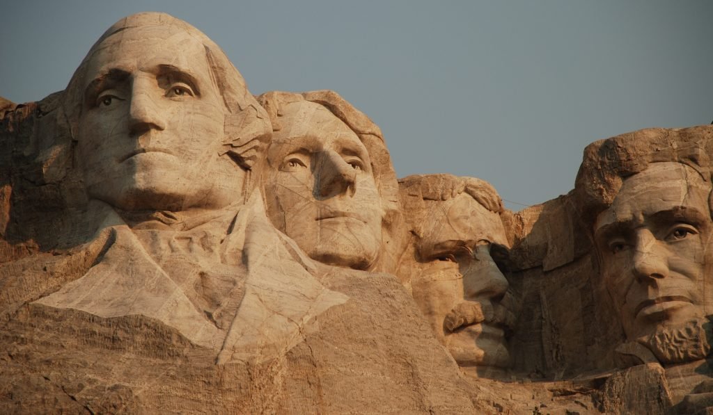 mt rushmore photo with blue sky behind it